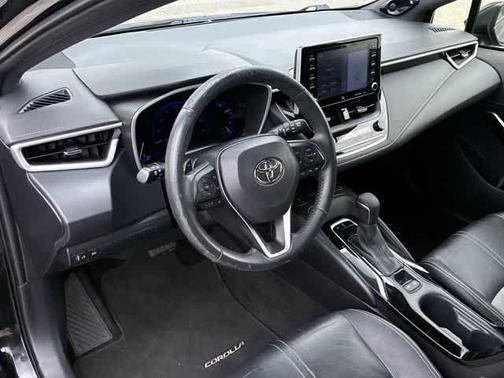 Midnight Black Metallic 2019 Toyota Corolla Hatchback XSE