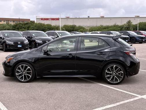 Midnight Black Metallic 2019 Toyota Corolla Hatchback XSE