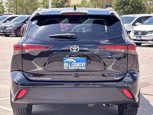 Midnight Black Metallic 2024 Toyota Highlander LE