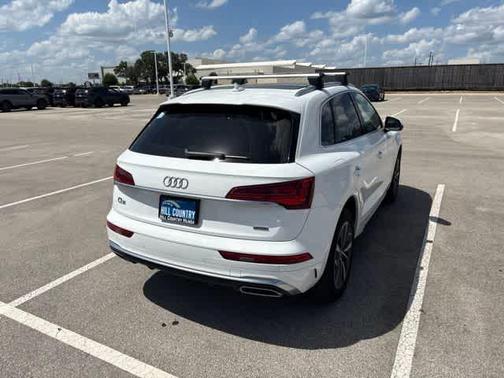 Ibis White 2023 Audi Q5 45 S line Premium Plus