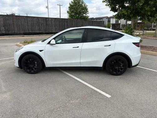 White 2024 Tesla Model Y Long Range