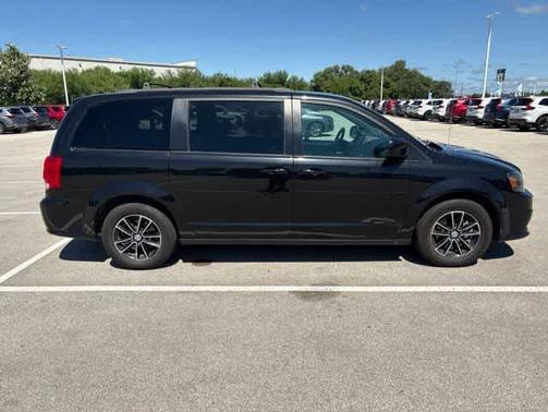 Black Onyx Crystal Pearlcoat 2018 Dodge Grand Caravan GT