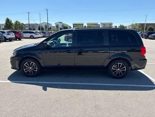 Black Onyx Crystal Pearlcoat 2018 Dodge Grand Caravan GT