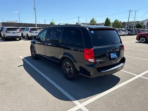 Black Onyx Crystal Pearlcoat 2018 Dodge Grand Caravan GT