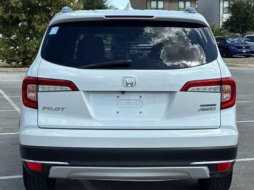 Platinum White Pearl 2020 Honda Pilot Touring 7-Passenger
