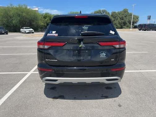 2022 Mitsubishi Outlander SE