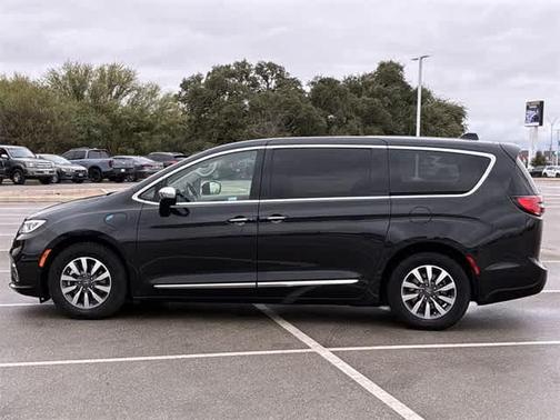 2023 Chrysler Pacifica Hybrid Limited