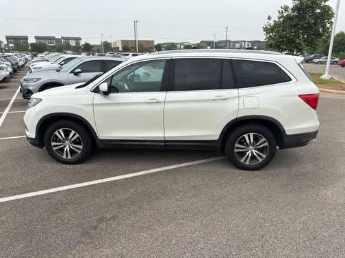 White 2016 Honda Pilot EX