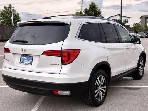 White 2016 Honda Pilot EX