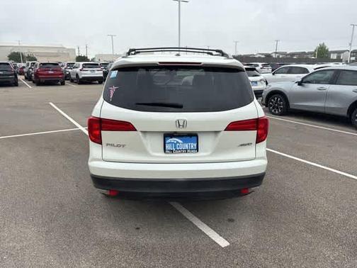 White 2016 Honda Pilot EX