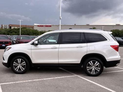 White 2016 Honda Pilot EX