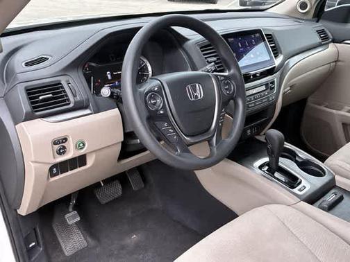 White 2016 Honda Pilot EX