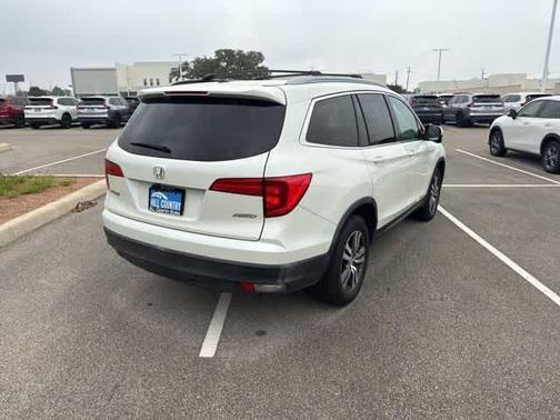 White 2016 Honda Pilot EX
