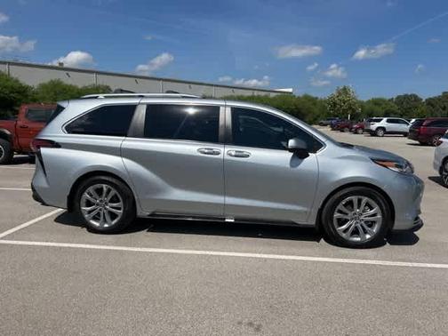 2021 Toyota Sienna Platinum