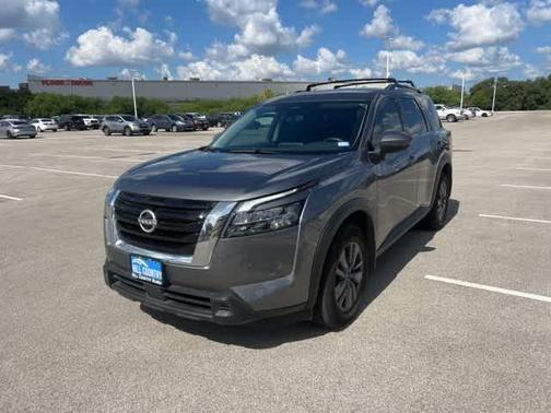 2024 Nissan Pathfinder SV