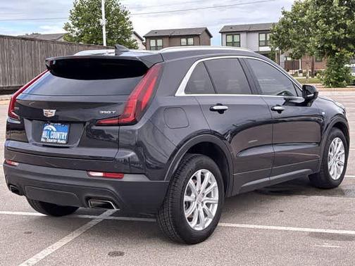 Metallic 2022 Cadillac XT4 Luxury