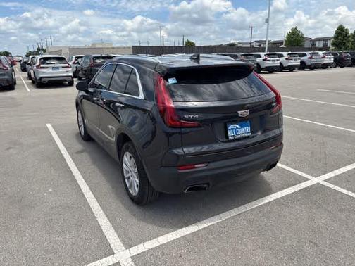 Metallic 2022 Cadillac XT4 Luxury