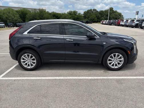 Metallic 2022 Cadillac XT4 Luxury