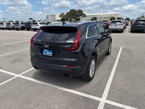 Metallic 2022 Cadillac XT4 Luxury