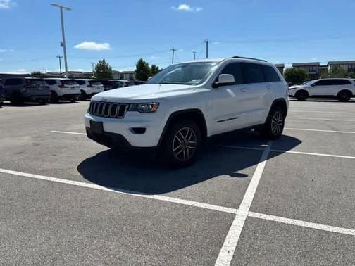 Bright White Clearcoat 2020 Jeep Grand Cherokee Laredo E