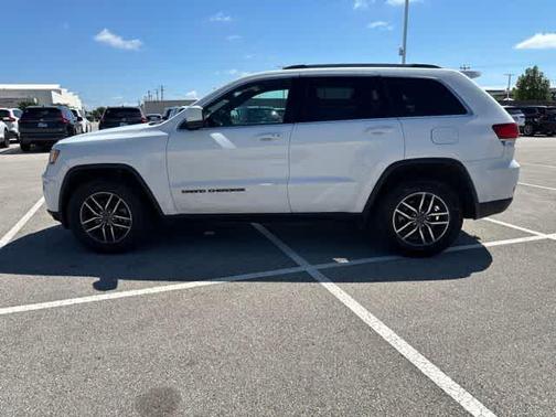 Bright White Clearcoat 2020 Jeep Grand Cherokee Laredo E