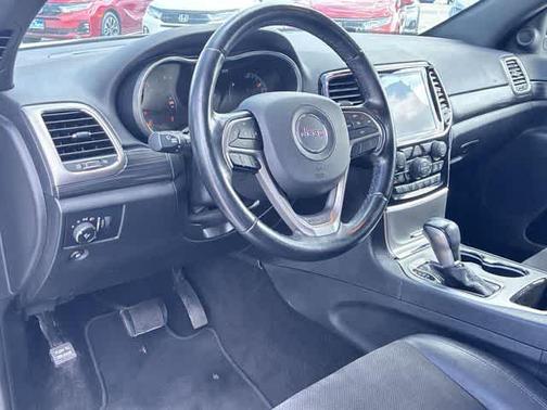 Bright White Clearcoat 2020 Jeep Grand Cherokee Laredo E
