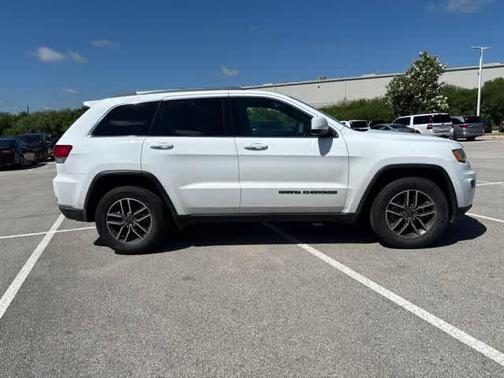 Bright White Clearcoat 2020 Jeep Grand Cherokee Laredo E