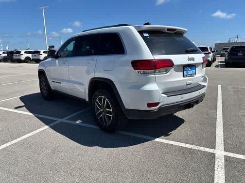 Bright White Clearcoat 2020 Jeep Grand Cherokee Laredo E