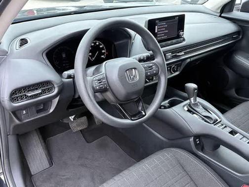 Crystal Black Pearl 2025 Honda HR-V LX