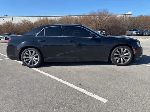 2016 Chrysler 300 Limited