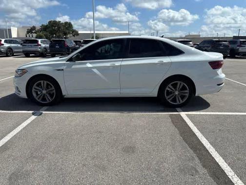Pure White 2021 Volkswagen Jetta 1.4T R-Line