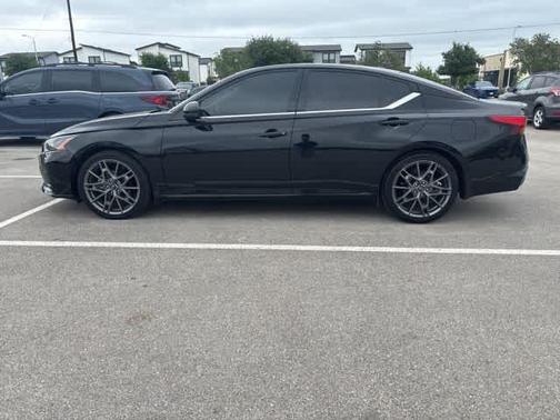 Black 2023 Nissan Altima 2.0 SR