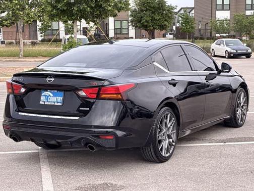 Black 2023 Nissan Altima 2.0 SR