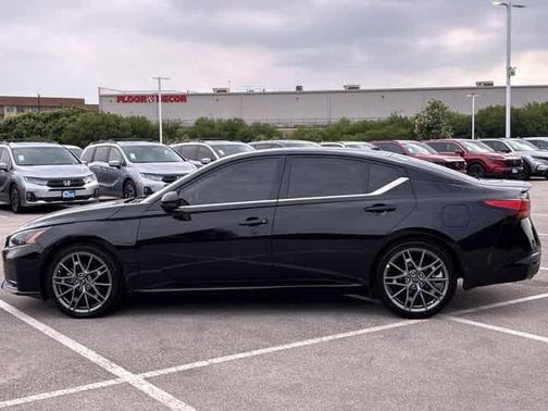 Black 2023 Nissan Altima 2.0 SR