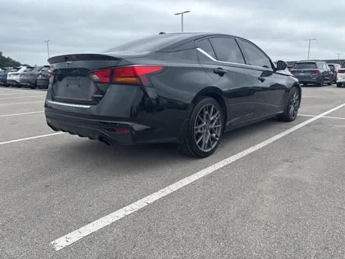 Black 2023 Nissan Altima 2.0 SR