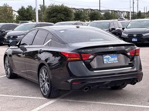 Black 2023 Nissan Altima 2.0 SR