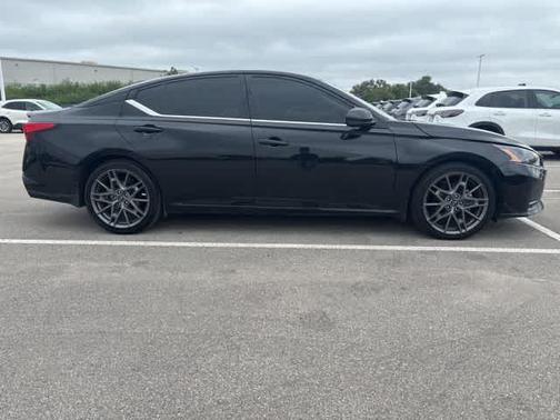 Black 2023 Nissan Altima 2.0 SR