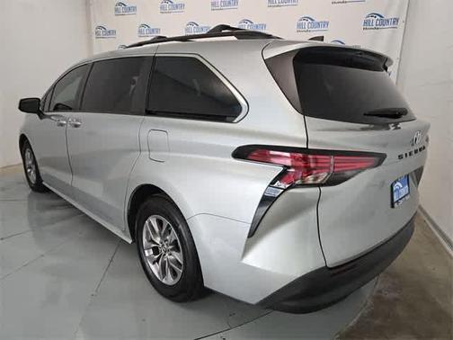2021 Toyota Sienna XLE