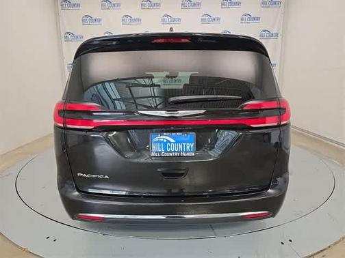 2022 Chrysler Pacifica Touring-L