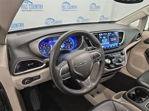 2022 Chrysler Pacifica Touring-L