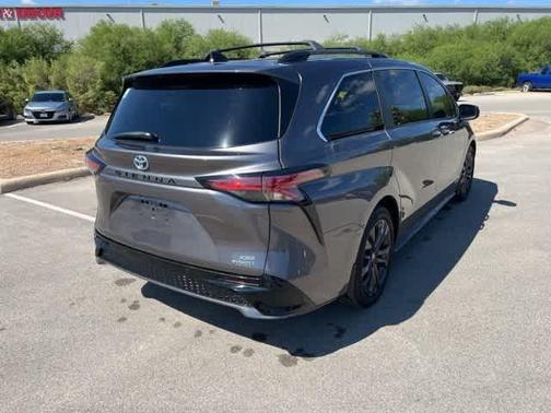 2021 Toyota Sienna XSE 7 Passenger