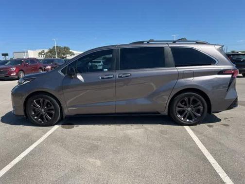 2021 Toyota Sienna XSE 7 Passenger