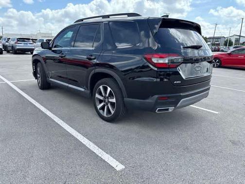 Crystal Black Pearl 2024 Honda Pilot Elite