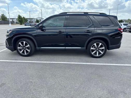 Crystal Black Pearl 2024 Honda Pilot Elite