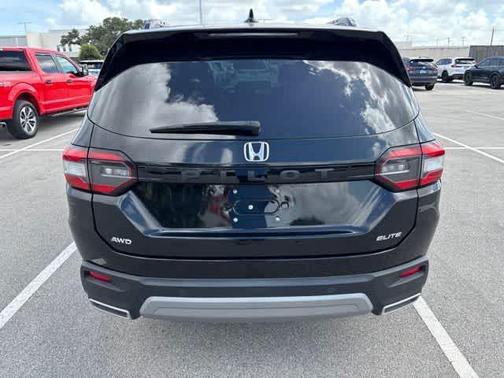 Crystal Black Pearl 2024 Honda Pilot Elite