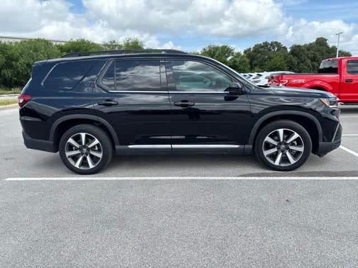 Crystal Black Pearl 2024 Honda Pilot Elite