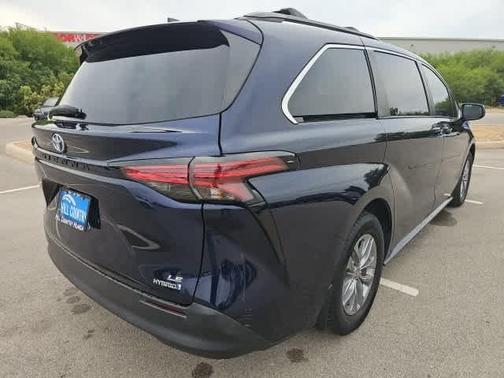 2022 Toyota Sienna LE