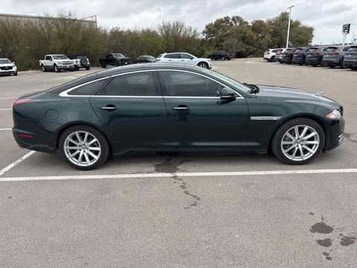 2013 Jaguar XJ Base