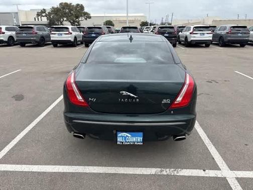 2013 Jaguar XJ Base