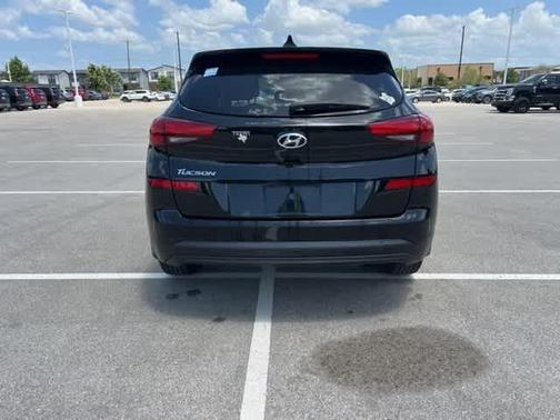 2021 Hyundai TUCSON SE